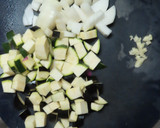 豚挽き肉と角切り夏野菜のエスニック炒め丼作り方2写真