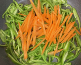 ピーマンとにんじんの鰹節炒め作り方1写真
