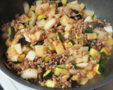 豚挽き肉と角切り夏野菜のエスニック炒め丼作り方9写真