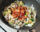 豚挽き肉と角切り夏野菜のエスニック炒め丼作り方8写真