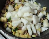 豚挽き肉と角切り夏野菜のエスニック炒め丼作り方7写真