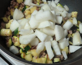 豚挽き肉と角切り夏野菜のエスニック炒め丼作り方7写真