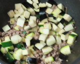 豚挽き肉と角切り夏野菜のエスニック炒め丼作り方6写真