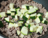豚挽き肉と角切り夏野菜のエスニック炒め丼作り方5写真