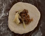 チーズとミンチの総菜パン作り方6写真