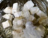 皮剥き白茄子、豆腐、じゅんさいのお味噌汁作り方1写真