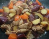鶏肉とサツマイモの煮物作り方6写真