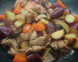 鶏肉とサツマイモの煮物作り方6写真