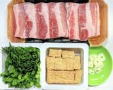 豚バラ肉と厚揚げとニラのオイスター炒め作り方1写真