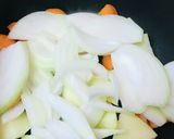 鶏ジャガ●鶏もも肉のスキヤキ風肉じゃが作り方1写真