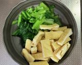 小松菜と油揚げの鶏そぼろ炒め✨作り方1写真