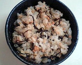 鮭フレークと塩昆布の簡単おにぎり♪作り方1写真