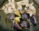 温かい揚げなすうどん作り方1写真