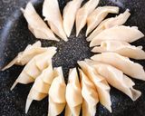簡単☆あっさり鶏ひき肉餃子♪作り方4写真
