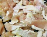 鶏むね肉とキノコの塩バジル炒め作り方1写真
