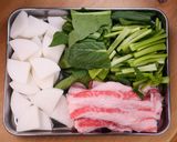 豚バラ大根と小松菜の甘口ごま味噌炒め作り方1写真