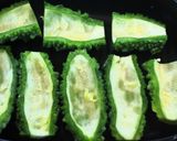 ゴーヤに骨なし鱈とトマトを乗せて焼く作り方1写真