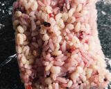 しば漬けと胡麻と梅干で餅麦入りオニギリ作り方7写真