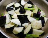 簡単！茄子味噌風☆旨辛ニラだれ炒め作り方3写真