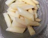 ホワイトアスパラと魚介のスープ作り方1写真