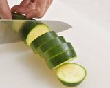 みつせ鶏モモしゃぶズッキーニのレンジ蒸し作り方2写真