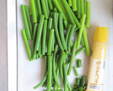豚三枚肉とにんにくの芽の炒め物作り方2写真