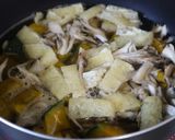 栄養たっぷり◎かぼちゃと舞茸の豆乳味噌汁作り方3写真