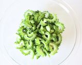 だしパックで旨味を【ゴーヤチャンプルー】作り方2写真