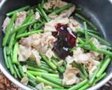 豚三枚肉とにんにくの芽の炒め物作り方8写真