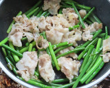 豚三枚肉とにんにくの芽の炒め物作り方7写真