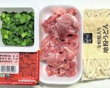 豚こま肉とキムチとニラのレンチンうどん作り方1写真