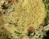 ニラとソーセージの焼きそば　322作り方4写真