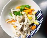 お一人様野菜たっぷりトマト旨辛味親子丼風作り方7写真