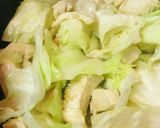 鶏肉の「生姜湯」キャベツ＆キノコ炒め作り方2写真