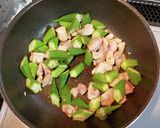 オクラと鶏もも肉の甜麺醤炒め作り方5写真