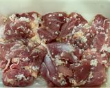 塩麹でやわらか♡鶏もも肉のトマトソテー作り方1写真
