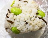 簡単！枝豆と塩昆布のおにぎり作り方3写真