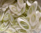 鶏肩肉のネギ塩蒸し作り方1写真