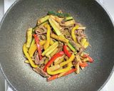 夏の食欲増進☆牛バラ肉の彩り炒め作り方5写真