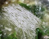 モロヘイヤと魚肉ソーセージで春雨スープ作り方4写真