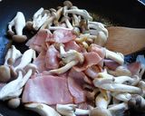 鮭とベーコンのクリームパスタしめじ入り作り方2写真