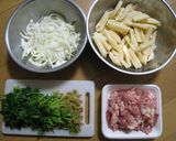 野菜たっぷり鶏肉とじゃがのウェイパー炒め作り方1写真