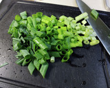 九条ねぎと塩こんぶで作る鶏皮丼作り方6写真