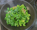 九条ねぎと塩こんぶで作る鶏皮丼作り方7写真
