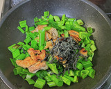 九条ねぎと塩こんぶで作る鶏皮丼作り方8写真