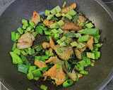 九条ねぎと塩こんぶで作る鶏皮丼作り方9写真