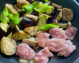 ごはんに合う！なすと鶏肉の中華風炒め煮作り方3写真