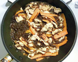 豚こま肉とモズクと人参のトロトロ炒め作り方5写真