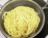 アヒージョオイルで　スパゲッティとサラダ作り方4写真