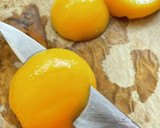 まるで目玉焼き!?のおやつ黄桃の牛乳寒天作り方1写真
